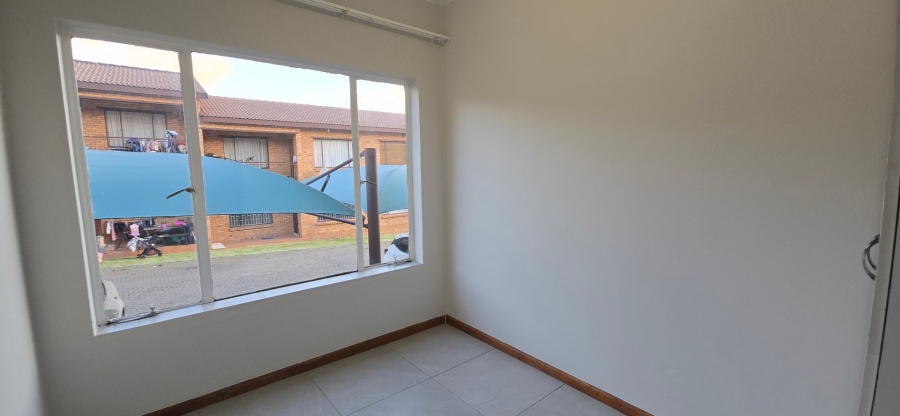 To Let 2 Bedroom Property for Rent in Meredale Gauteng