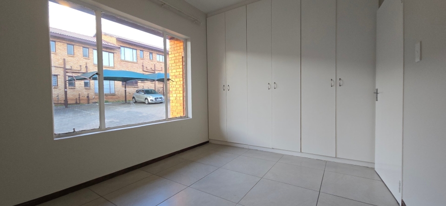 To Let 2 Bedroom Property for Rent in Meredale Gauteng