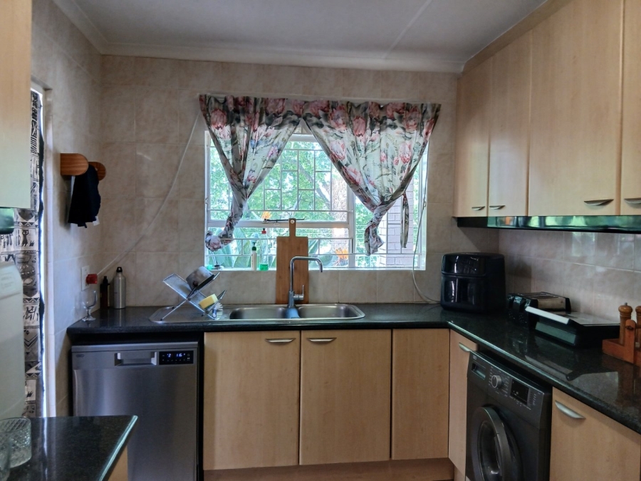 To Let 3 Bedroom Property for Rent in Illovo Gauteng