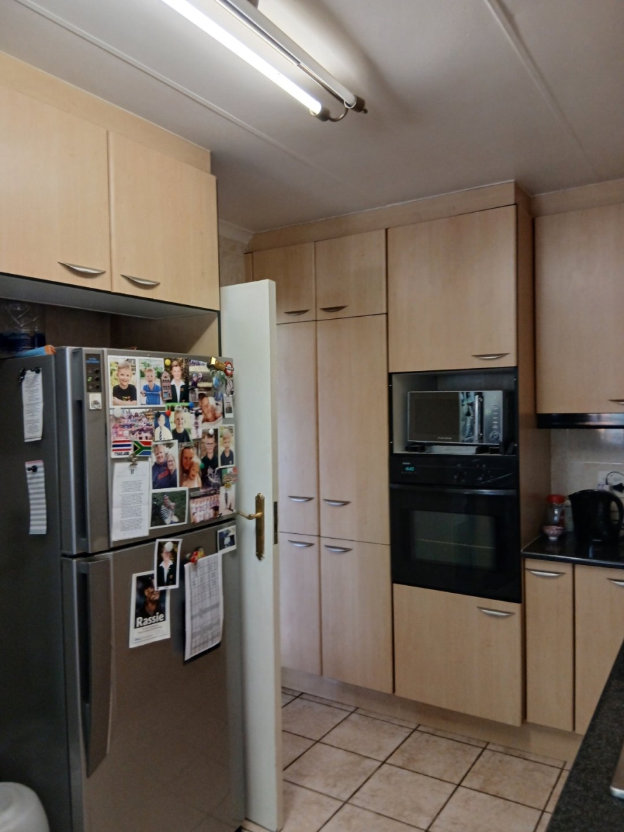 To Let 3 Bedroom Property for Rent in Illovo Gauteng