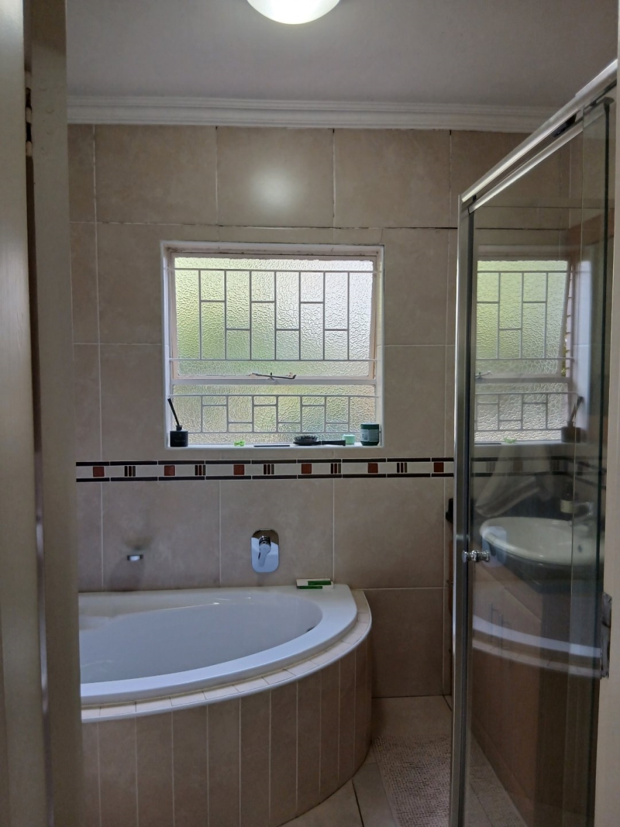 To Let 3 Bedroom Property for Rent in Illovo Gauteng
