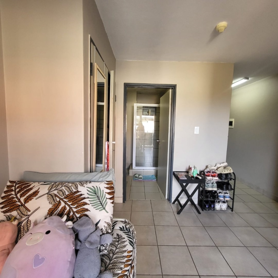 1 Bedroom Property for Sale in Willowbrook Gauteng