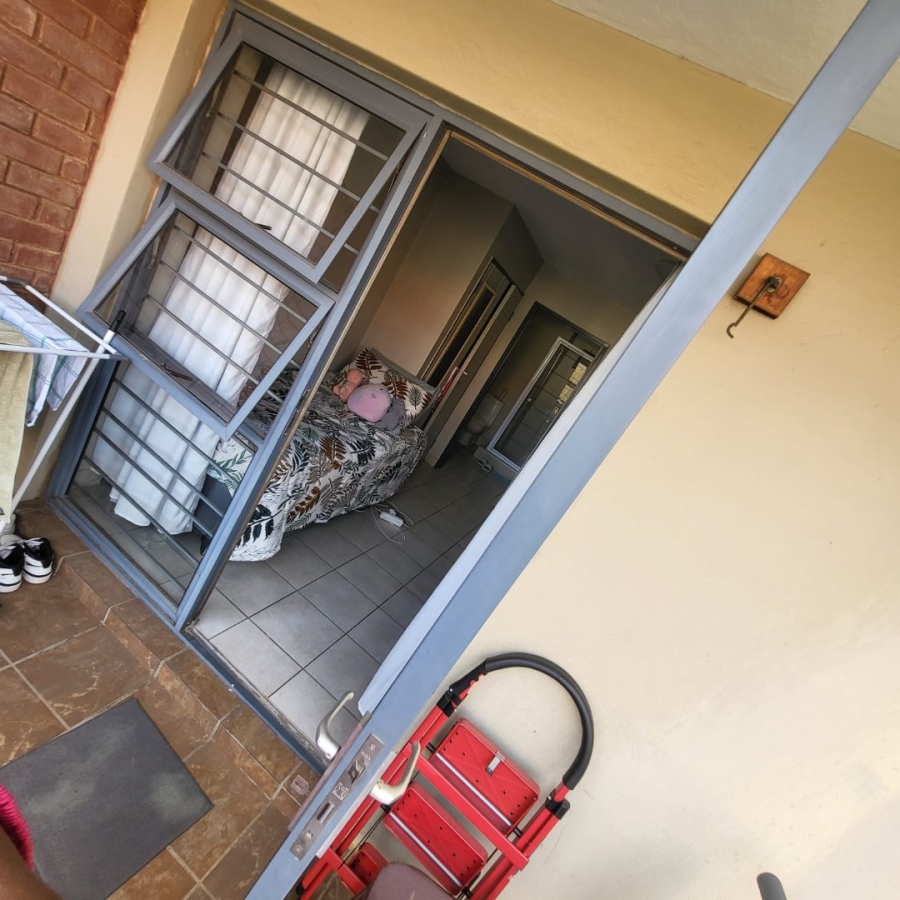 1 Bedroom Property for Sale in Willowbrook Gauteng