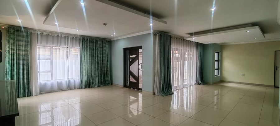 To Let 3 Bedroom Property for Rent in Risiville Gauteng