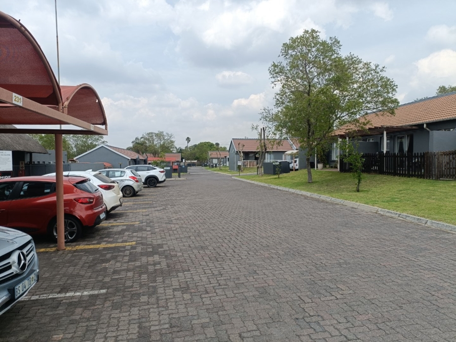 To Let 2 Bedroom Property for Rent in Greenstone Hill Gauteng