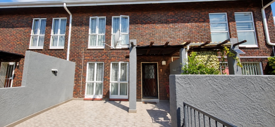 2 Bedroom Property for Sale in Dayanglen Gauteng