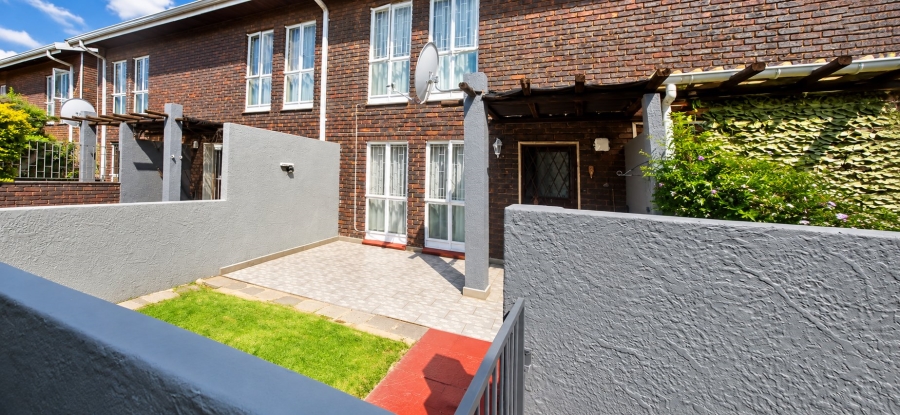 2 Bedroom Property for Sale in Dayanglen Gauteng