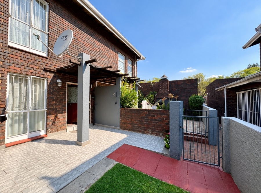 2 Bedroom Property for Sale in Dayanglen Gauteng