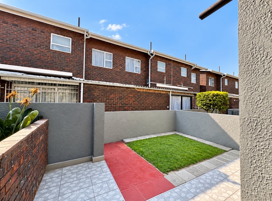 2 Bedroom Property for Sale in Dayanglen Gauteng