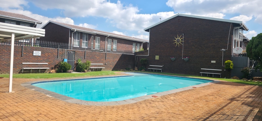 2 Bedroom Property for Sale in Dayanglen Gauteng