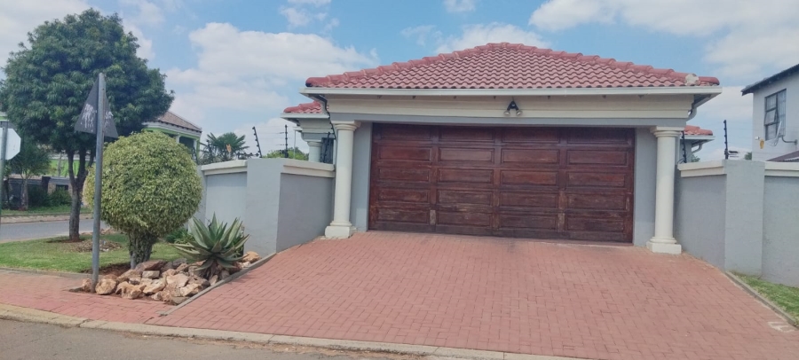  Bedroom Property for Sale in Birch Acres Gauteng