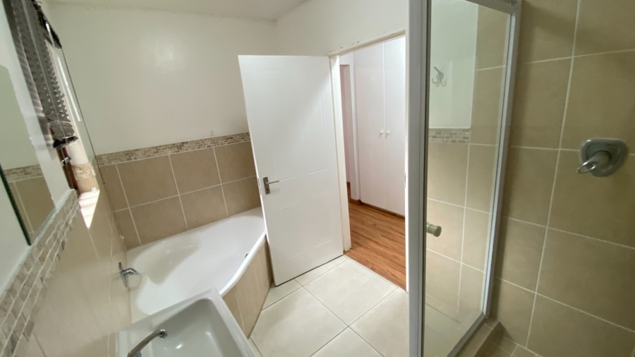 To Let 2 Bedroom Property for Rent in Fourways Gauteng