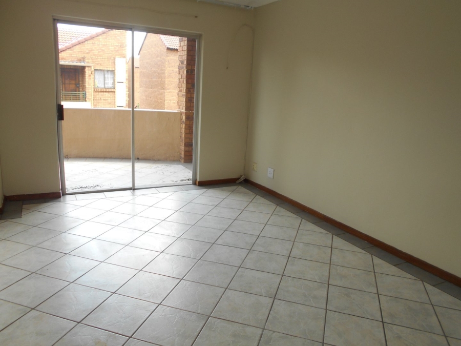 To Let 2 Bedroom Property for Rent in Die Hoewes Gauteng