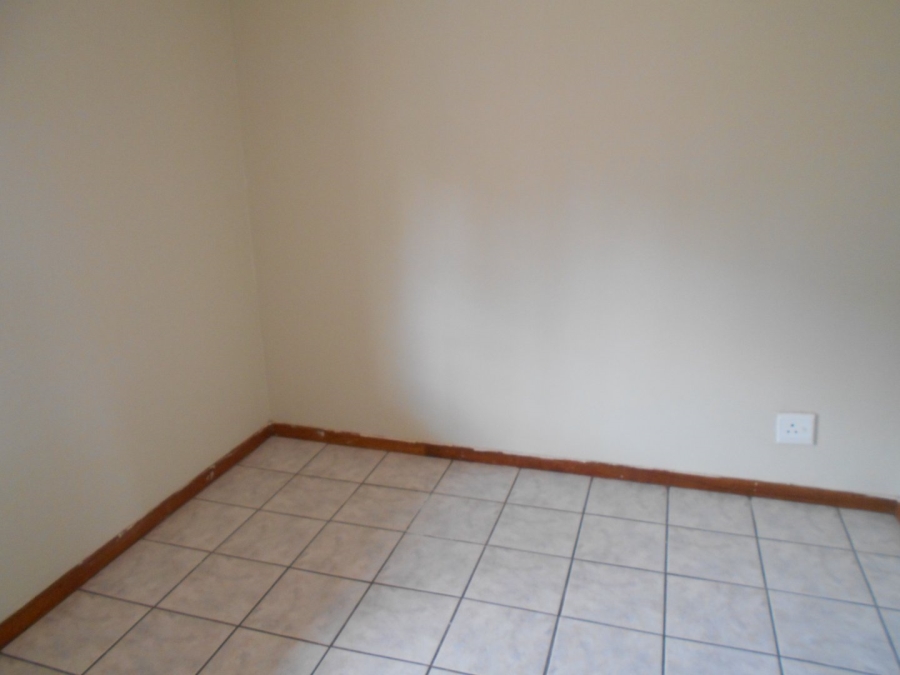 To Let 2 Bedroom Property for Rent in Die Hoewes Gauteng