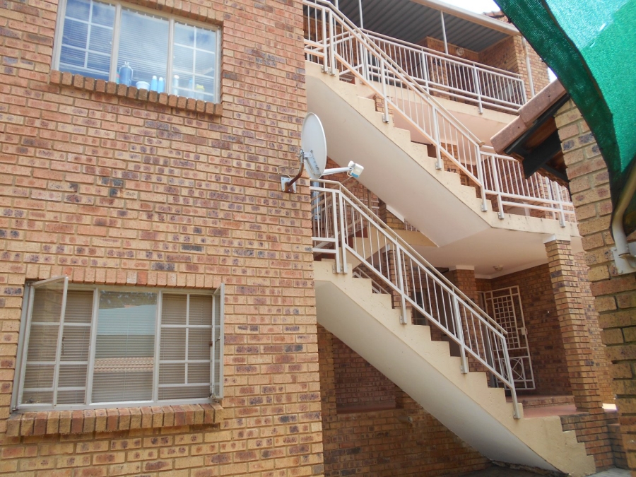 To Let 2 Bedroom Property for Rent in Die Hoewes Gauteng