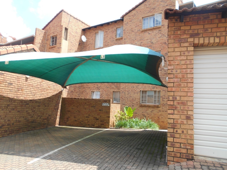 To Let 2 Bedroom Property for Rent in Die Hoewes Gauteng