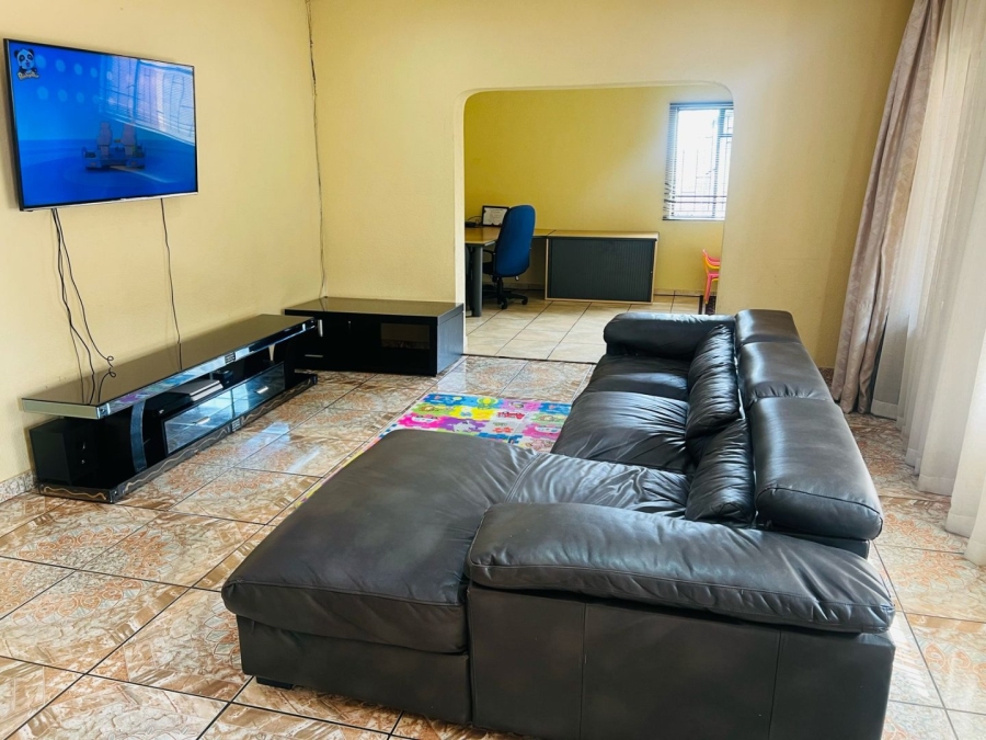 To Let 3 Bedroom Property for Rent in Brackendowns Gauteng