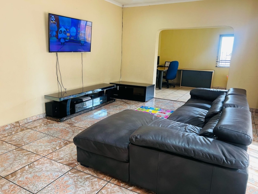 To Let 3 Bedroom Property for Rent in Brackendowns Gauteng
