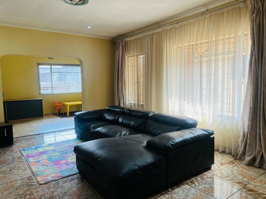 To Let 3 Bedroom Property for Rent in Brackendowns Gauteng