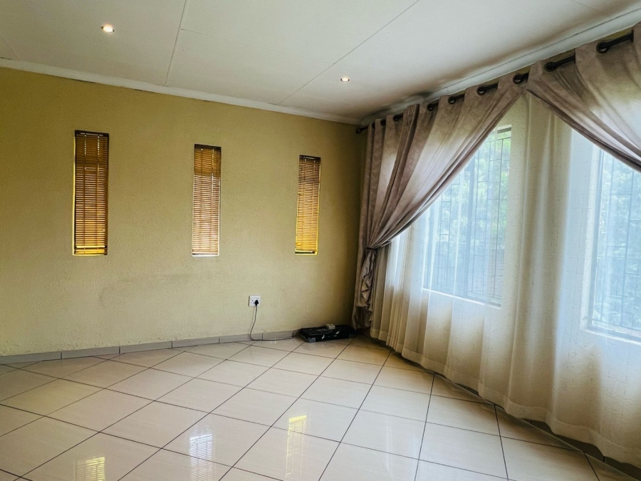 To Let 3 Bedroom Property for Rent in Brackendowns Gauteng