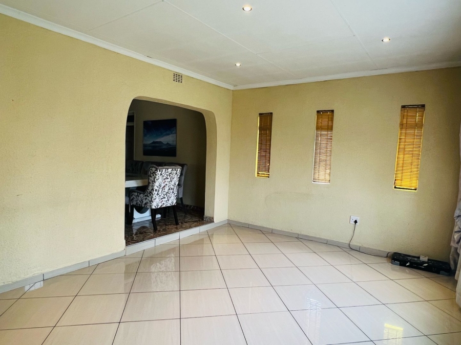 To Let 3 Bedroom Property for Rent in Brackendowns Gauteng
