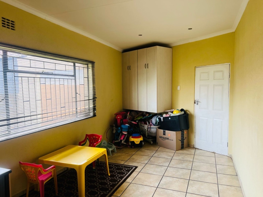 To Let 3 Bedroom Property for Rent in Brackendowns Gauteng