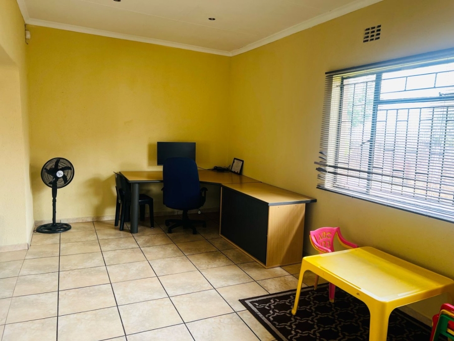 To Let 3 Bedroom Property for Rent in Brackendowns Gauteng
