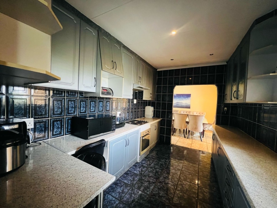 To Let 3 Bedroom Property for Rent in Brackendowns Gauteng