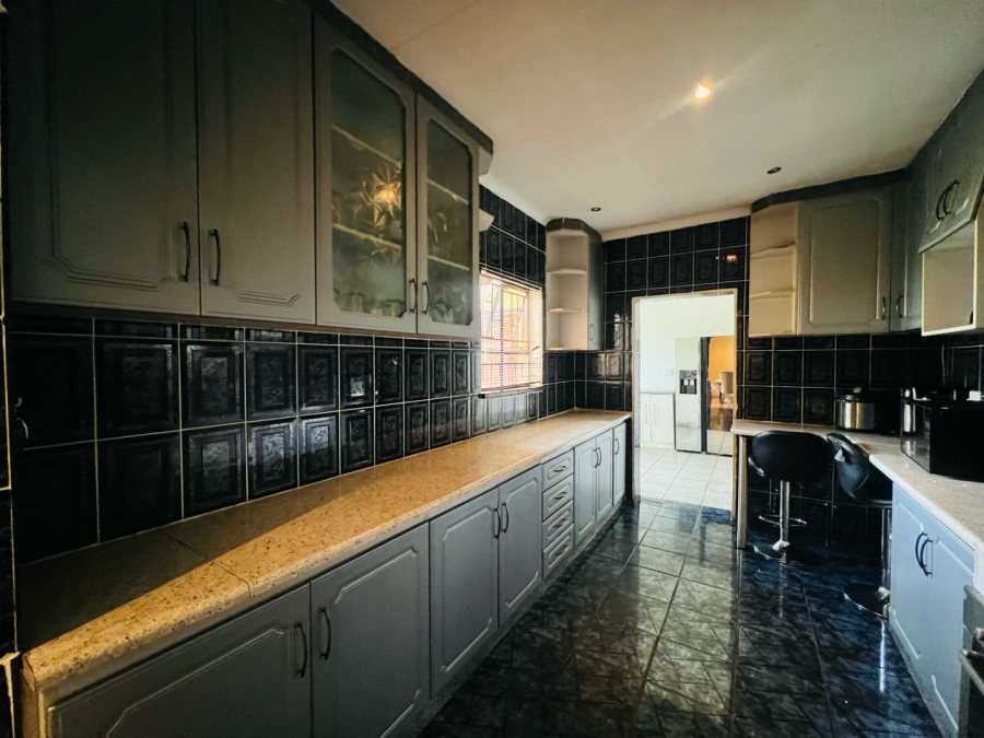 To Let 3 Bedroom Property for Rent in Brackendowns Gauteng