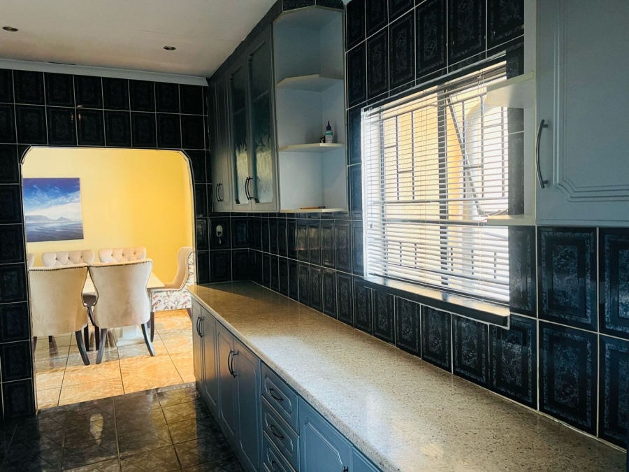 To Let 3 Bedroom Property for Rent in Brackendowns Gauteng