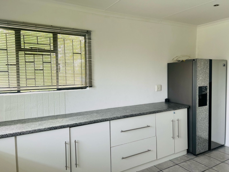 To Let 3 Bedroom Property for Rent in Brackendowns Gauteng