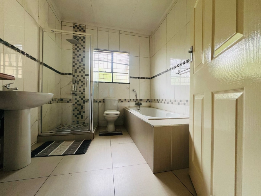 To Let 3 Bedroom Property for Rent in Brackendowns Gauteng