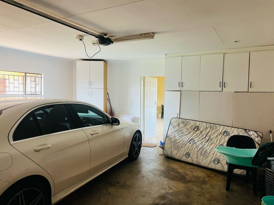 To Let 3 Bedroom Property for Rent in Brackendowns Gauteng