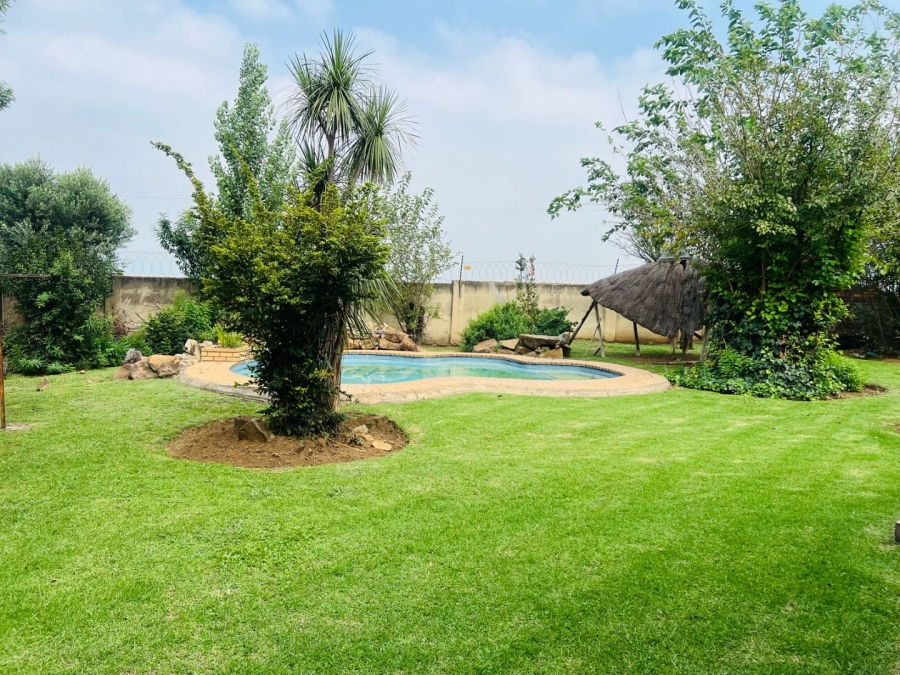 To Let 3 Bedroom Property for Rent in Brackendowns Gauteng