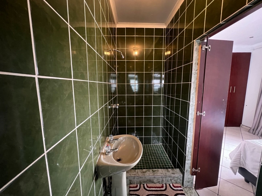 To Let 3 Bedroom Property for Rent in Brackendowns Gauteng