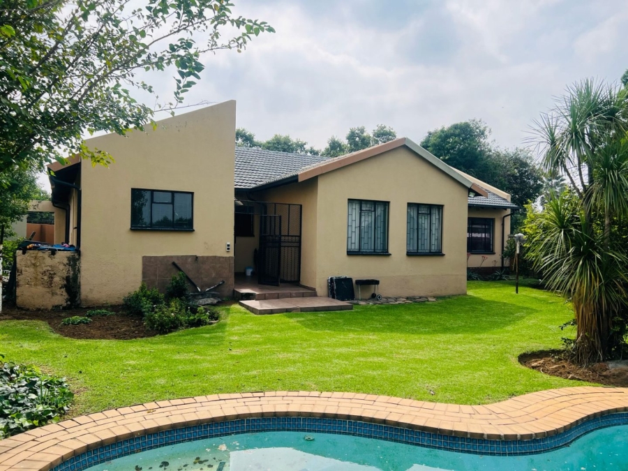 To Let 3 Bedroom Property for Rent in Brackendowns Gauteng