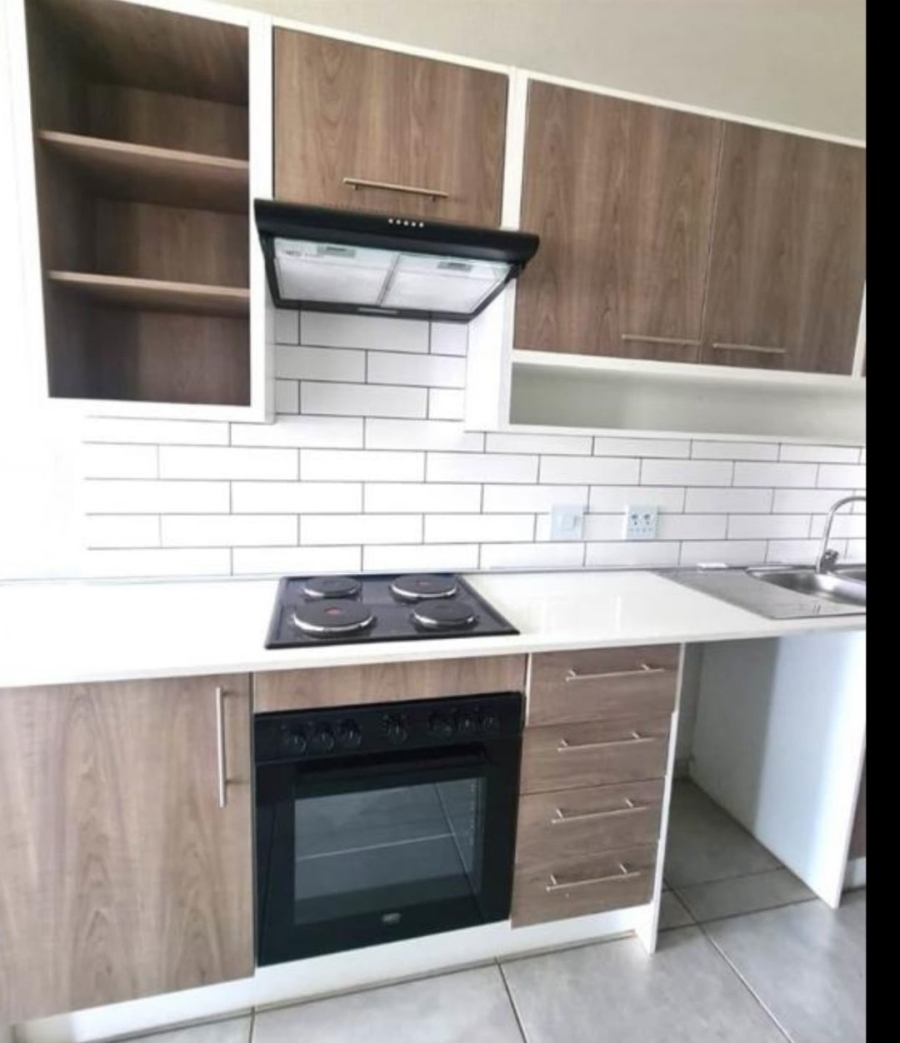 To Let 2 Bedroom Property for Rent in Glen Marais Gauteng