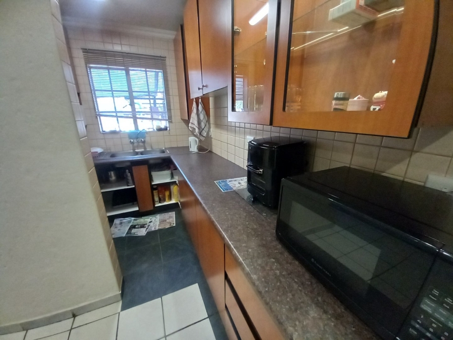 To Let 2 Bedroom Property for Rent in Glen Austin Gauteng