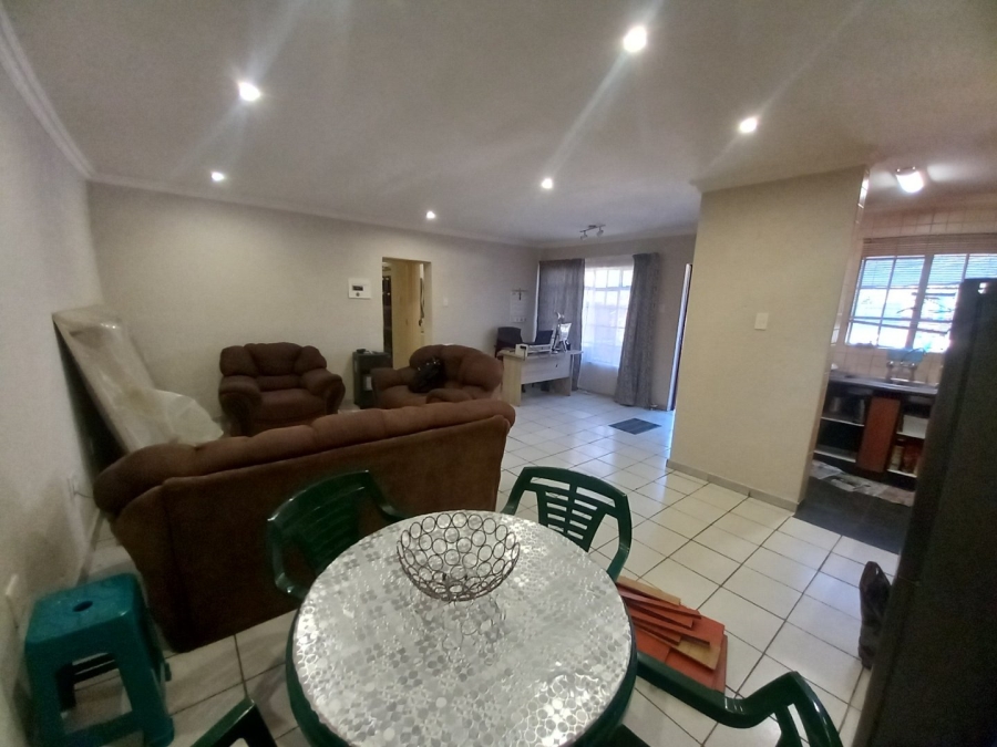 To Let 2 Bedroom Property for Rent in Glen Austin Gauteng