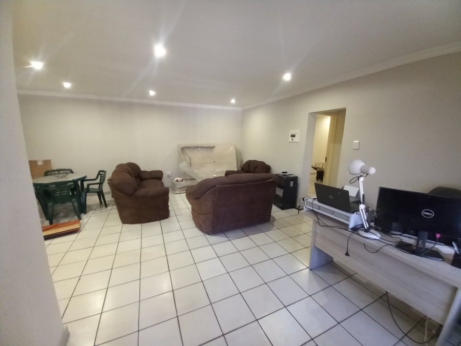 To Let 2 Bedroom Property for Rent in Glen Austin Gauteng
