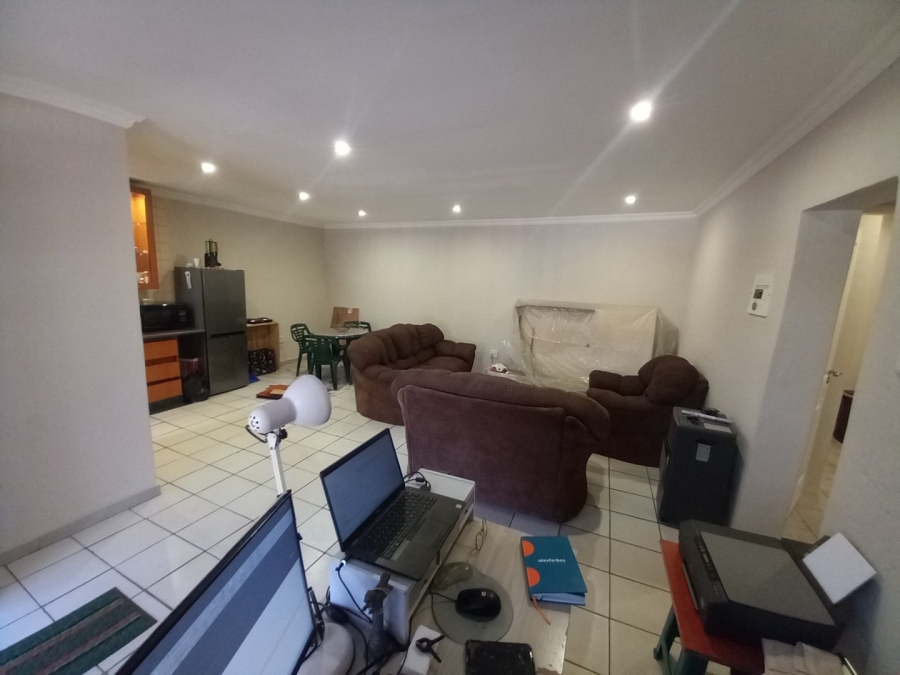 To Let 2 Bedroom Property for Rent in Glen Austin Gauteng