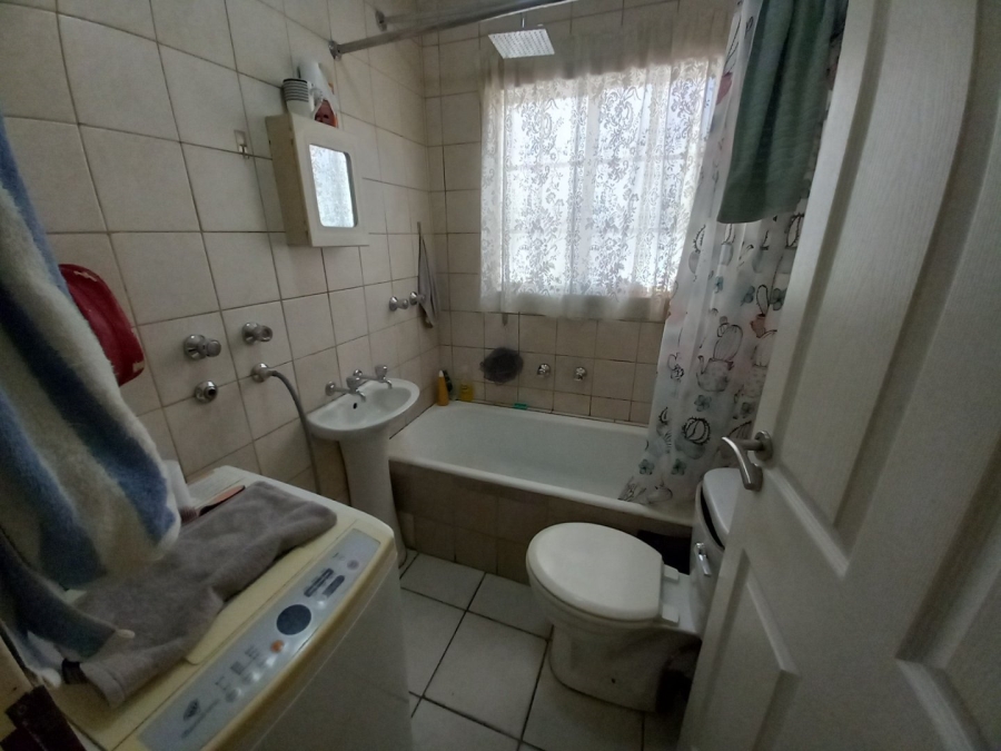 To Let 2 Bedroom Property for Rent in Glen Austin Gauteng