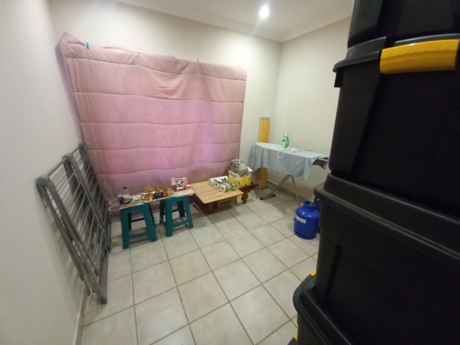 To Let 2 Bedroom Property for Rent in Glen Austin Gauteng