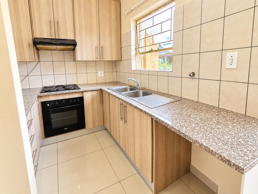 To Let 3 Bedroom Property for Rent in Vorna Valley Gauteng