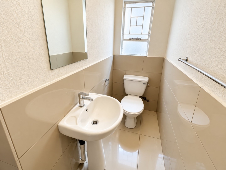 To Let 3 Bedroom Property for Rent in Vorna Valley Gauteng