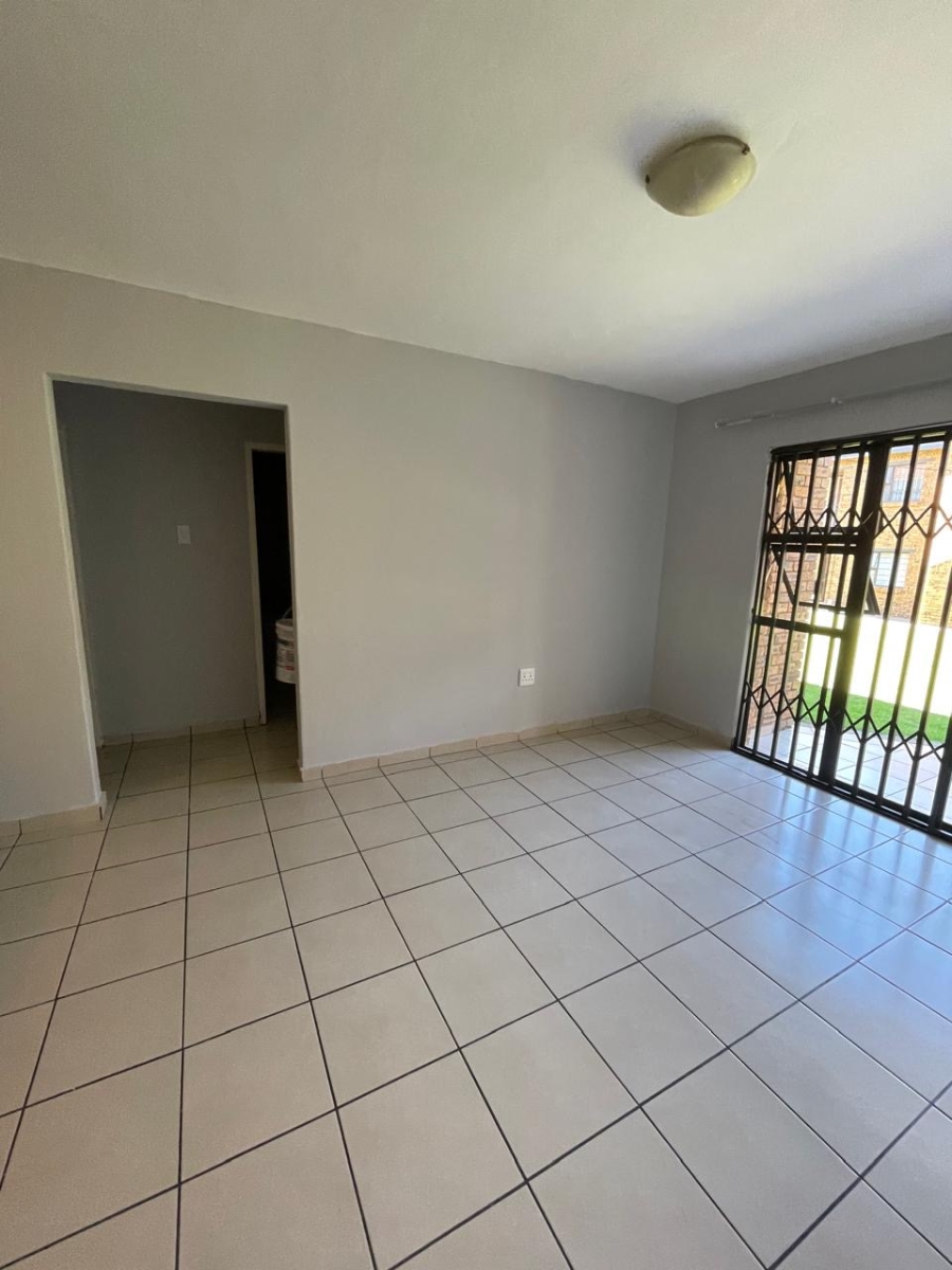 To Let 2 Bedroom Property for Rent in Witfield Gauteng