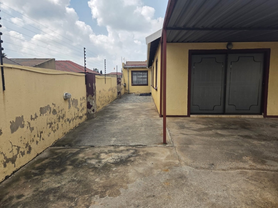 3 Bedroom Property for Sale in Windmill Park Gauteng