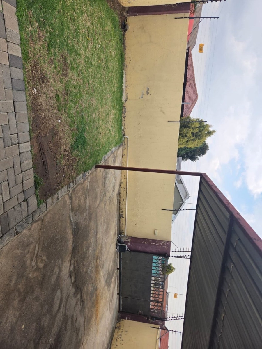 3 Bedroom Property for Sale in Windmill Park Gauteng