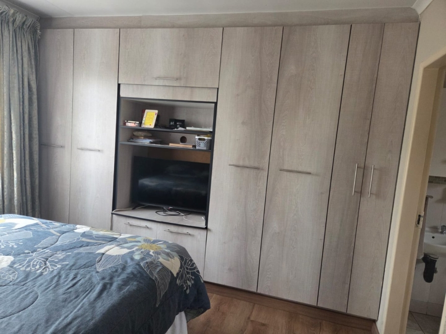 3 Bedroom Property for Sale in Windmill Park Gauteng
