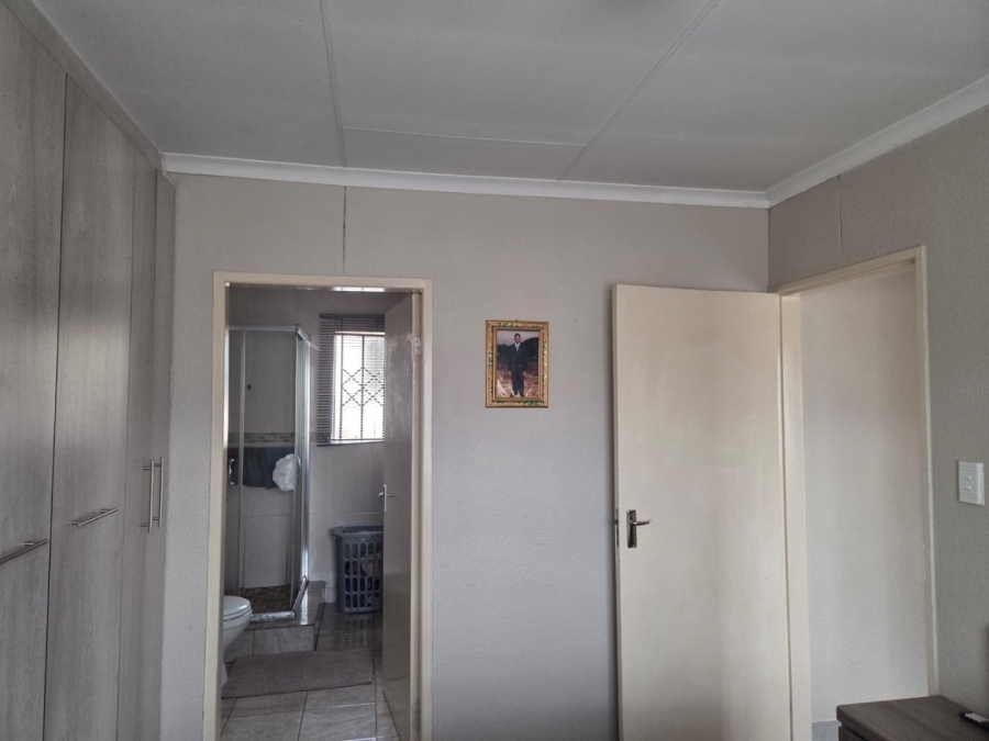 3 Bedroom Property for Sale in Windmill Park Gauteng